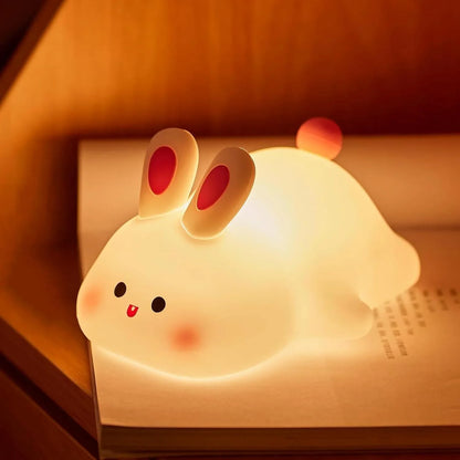 Luminária de silicone com formato de coelho, Touch LED, recarregável, ideal para iluminação infantil, marca Gleff.